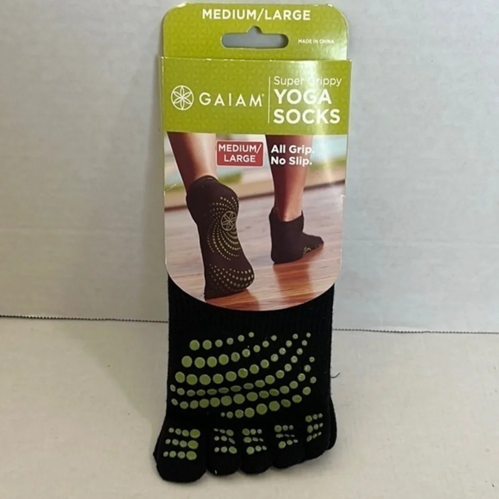 Gaiam Black Yoga Socks extra grippy- Medium/Large unisex